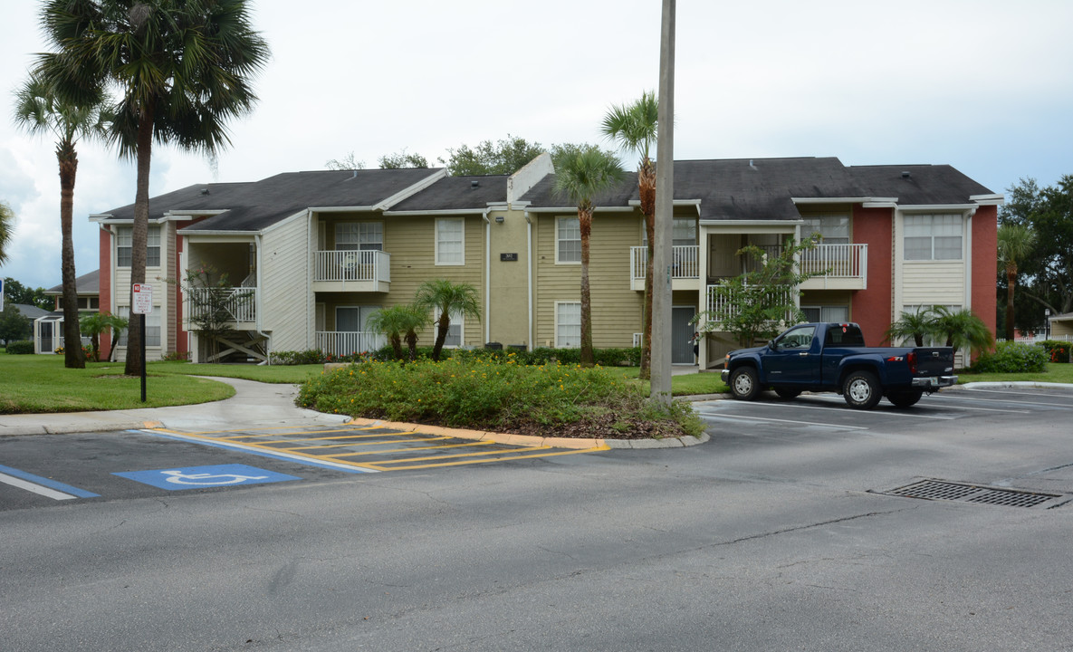 Park Lake At Parsons in Brandon, FL - Building Photo