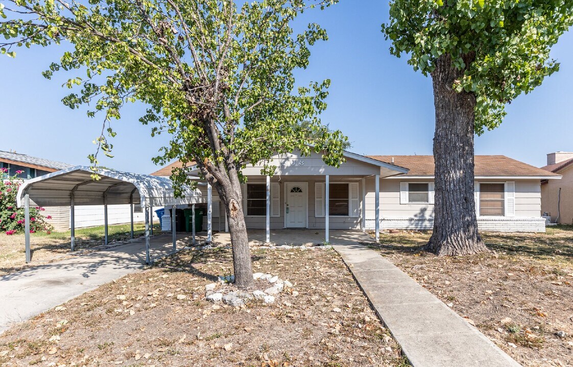 503 Scates Dr in San Antonio, TX - Building Photo