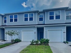 626 Holly Lks Dr in Orange Park, FL - Building Photo