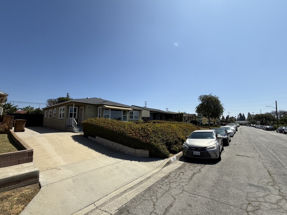 1149 W 127th St in Los Angeles, CA - Building Photo
