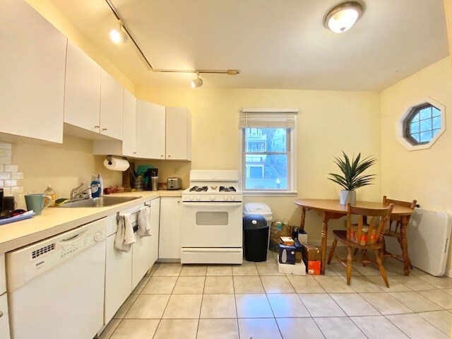 153 Nonantum St in Boston, MA - Foto de edificio - Building Photo