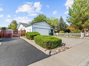 1975 Putnam Dr in Reno, NV - Foto de edificio - Building Photo