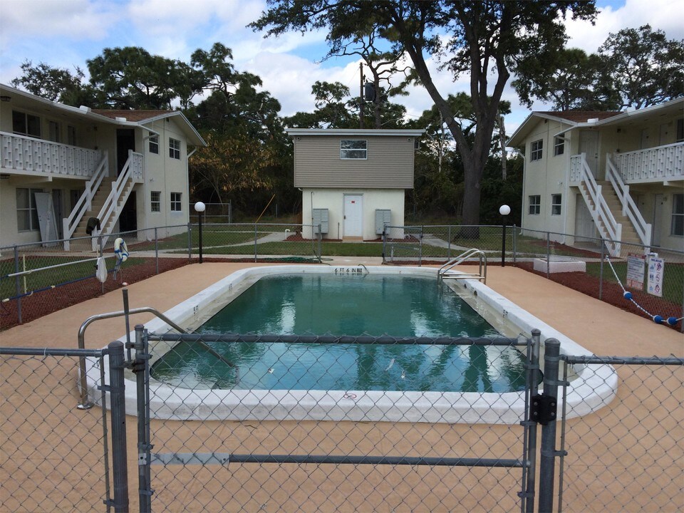 1432 Parkway Dr-Unit -09B in Melbourne, FL - Foto de edificio