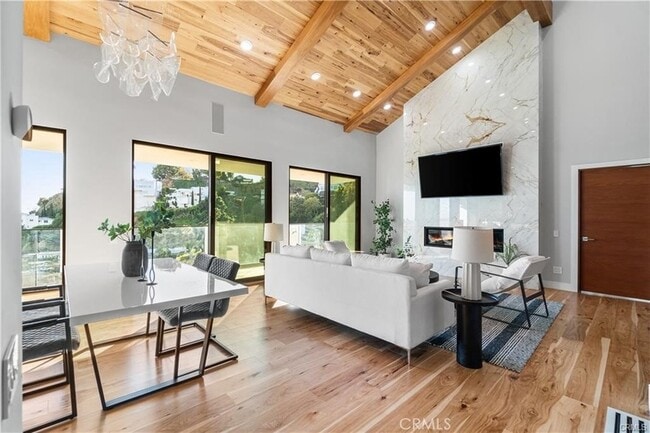 8566 Hollywood Blvd in Los Angeles, CA - Foto de edificio - Building Photo