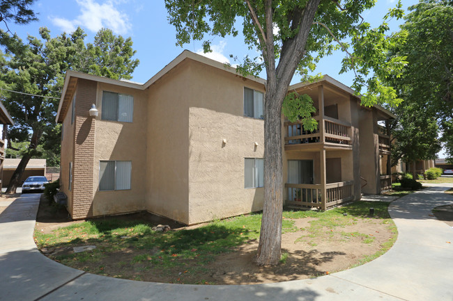 Shadow Springs Apartments in Palmdale, CA - Building Photo - Building Photo