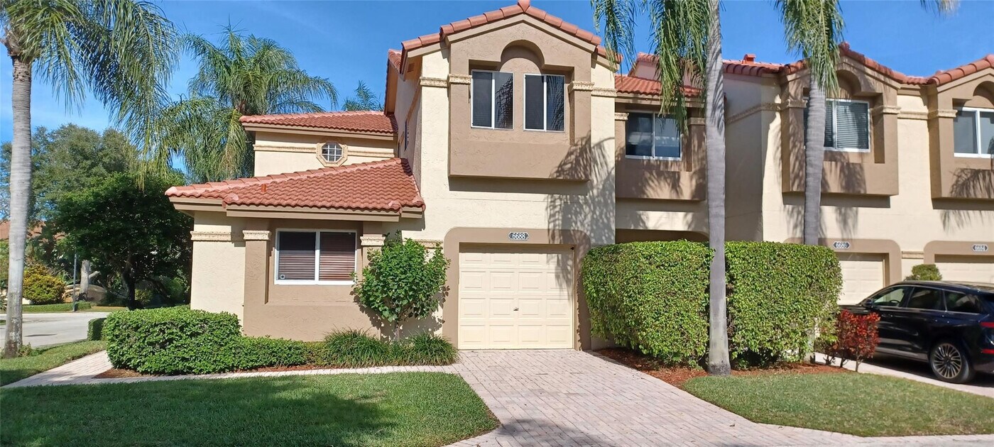 6688 Via Regina in Boca Raton, FL - Building Photo