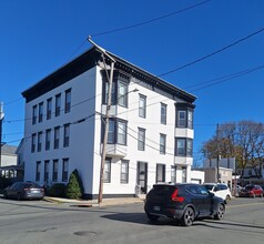 123 Ontario St, Unit 123-3 in Cohoes, NY - Foto de edificio - Building Photo