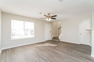 324 Sarna Dr in La Vergne, TN - Building Photo - Building Photo