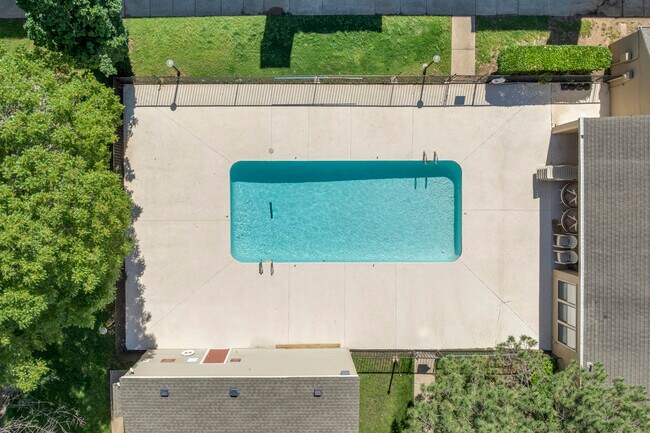Alexis Park Apartments in Tulsa, OK - Foto de edificio - Building Photo