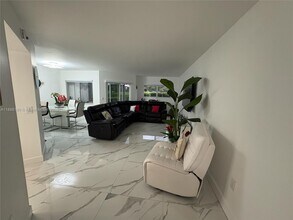 901 SW 138th Ave in Pembroke Pines, FL - Building Photo - Building Photo