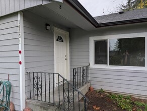 10331 Wallingford Ave N in Seattle, WA - Foto de edificio - Building Photo