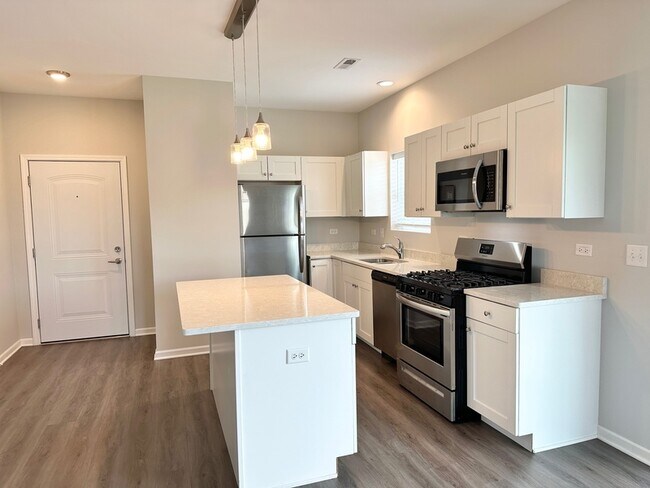 853 E Main St in East Dundee, IL - Building Photo - Building Photo