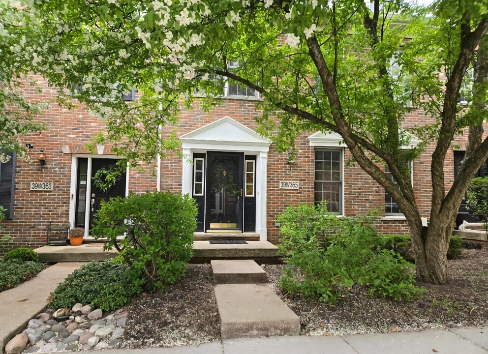 39W365 Baker Dr in Geneva, IL - Building Photo