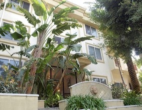 8170 Redlands St in Playa Del Rey, CA - Foto de edificio - Building Photo
