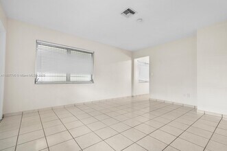 5833 Taylor St in Hollywood, FL - Foto de edificio - Building Photo