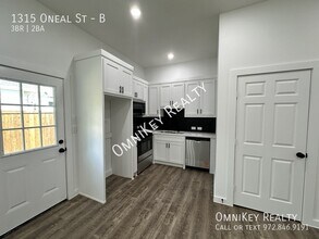 1315 Oneal St in Commerce, TX - Building Photo - Building Photo