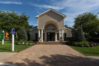 908 Vista View Dr in Farmingville, NY - Building Photo - Building Photo