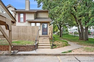 9102 S Urbana Ave, Unit 1 in Tulsa, OK - Building Photo