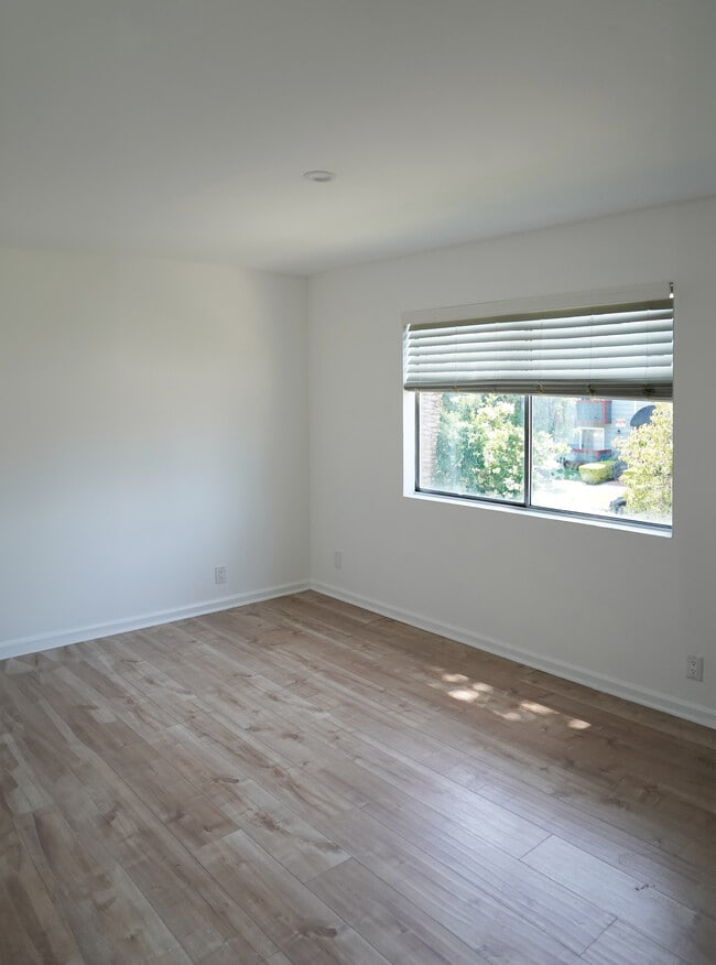 7254 Vassar Ave, Unit # 202 in Canoga Park, CA - Building Photo - Building Photo