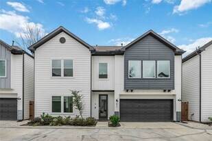 2611 Huntington Creek Ln in Houston, TX - Building Photo