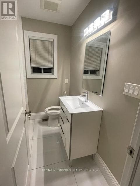 181 Flora Dr in Toronto, ON - Building Photo - Building Photo