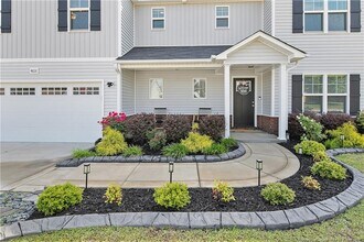 4631 Cedar Pass Dr in Hope Mills, NC - Building Photo - Building Photo