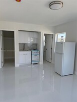 1943 71st St in Miami Beach, FL - Building Photo