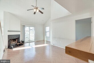 4418 Pembrook Village Dr in Alexandria, VA - Building Photo - Building Photo