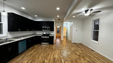 915 N Monticello Ave in Chicago, IL - Building Photo - Building Photo