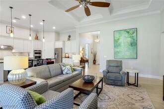 9302 Quarry Dr in Naples, FL - Building Photo - Building Photo