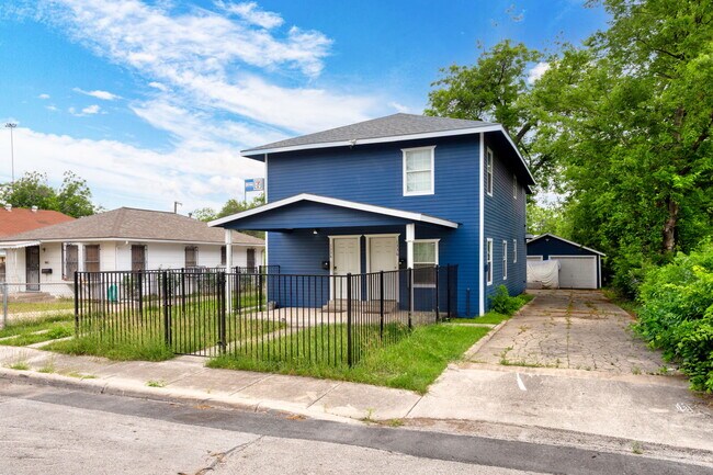 property at 1336 W Ridgewood Ct