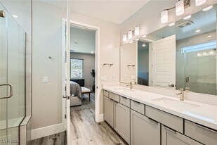 10042 Cardinal Knl Ave in Las Vegas, NV - Building Photo