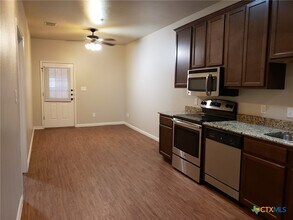 165 S Guadalupe St in San Marcos, TX - Building Photo - Building Photo