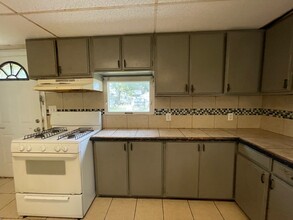 610 E 4th St, Unit 610 in Mishawaka, IN - Foto de edificio - Building Photo