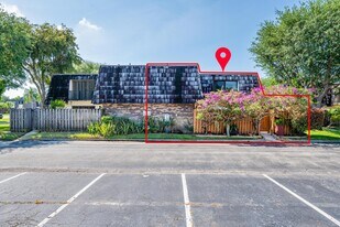 1720 Forest Lakes Cir in West Palm Beach, FL - Building Photo
