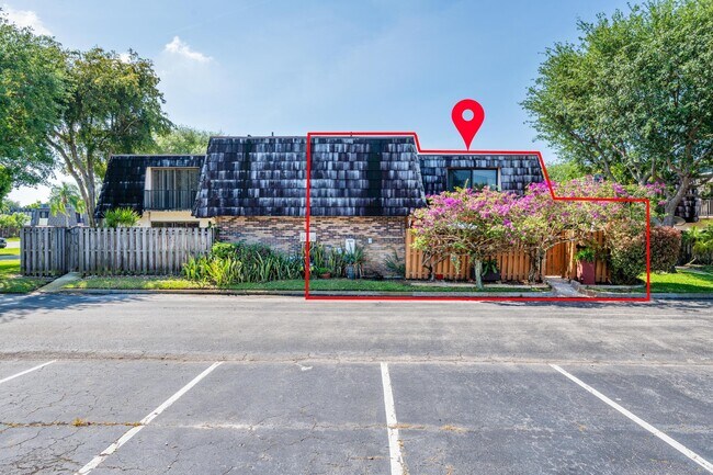 property at 1720 Forest Lakes Cir