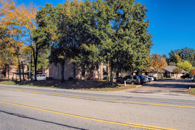 New Caney Oaks I & II in New Caney, TX - Building Photo - Building Photo