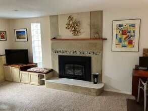 1691 Parrish St, Unit Your home away from home in Lake Oswego, OR - Building Photo - Building Photo