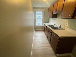 83 Coombs St in Southbridge, MA - Building Photo - Building Photo