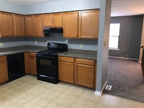 1364 Leaning Tree Ln in Lexington, KY - Building Photo - Building Photo