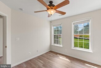 13412 Matthews Vista Dr in Centreville, VA - Building Photo - Building Photo