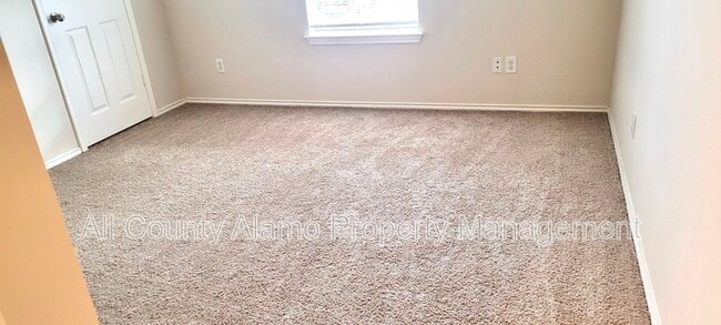 10611 Mathom Landing in Universal City, TX - Building Photo - Building Photo