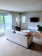 6155 Chasewood Pky, Unit 204 in Minnetonka, MN - Building Photo - Building Photo