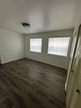 7330 W 30th Ave in Hialeah, FL - Foto de edificio - Building Photo