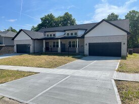 94 Timber Hill Dr in Hamilton, OH - Building Photo