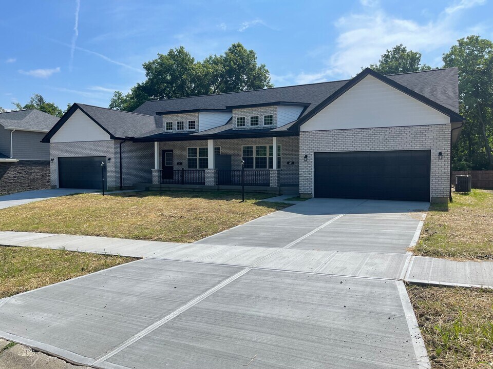 94 Timber Hill Dr in Hamilton, OH - Building Photo