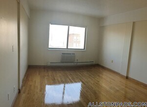 1110 Commonwealth Ave in Boston, MA - Building Photo - Building Photo