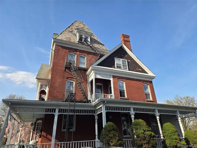 514 Grand Ave, Unit 2E in Newburgh, NY - Building Photo - Building Photo