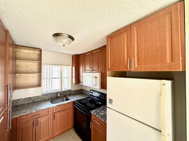 4127 Woodside Dr in Coral Springs, FL - Building Photo - Building Photo