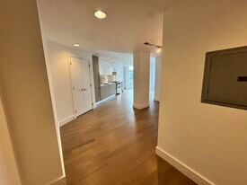 8 Buchanan St in San Francisco, CA - Building Photo